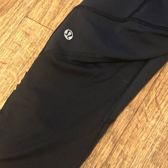 Lululemon Black Purple Stripe Run For Your Life Crop Capri Leggings Size 4 - Picture 12 of 14